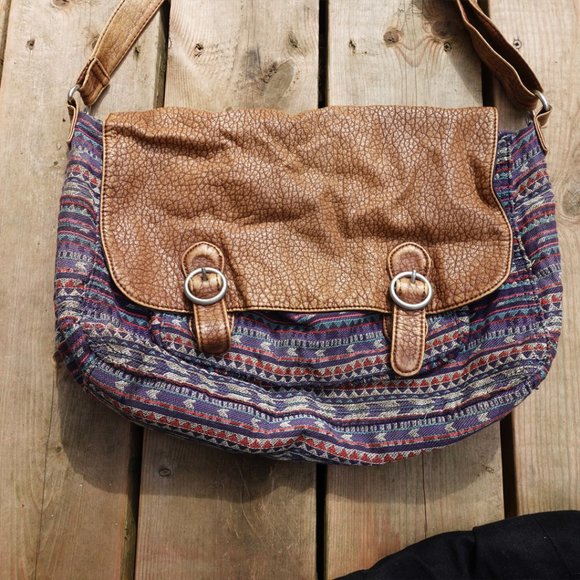 Aeropostale Crossbody Boho Patterned Satchel Bag - Picture 2 of 6